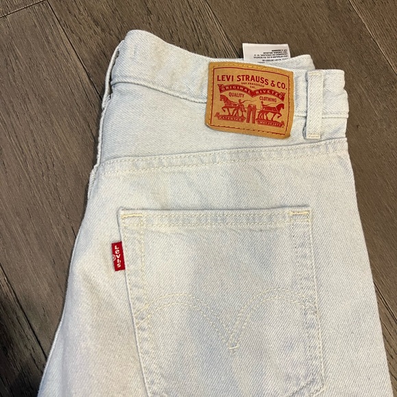 Levi’s - Picture 1 of 7